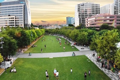 Klyde Warren Park photo 2