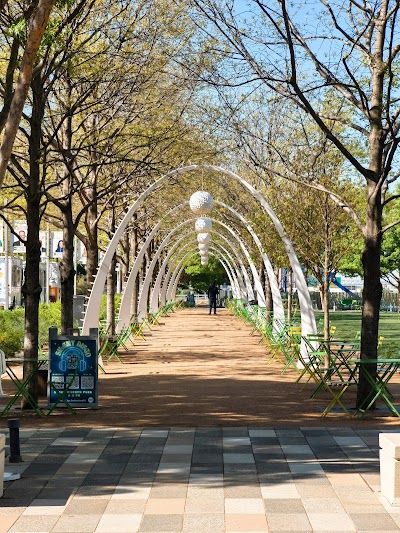 Klyde Warren Park photo 5