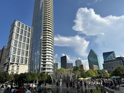 Klyde Warren Park photo 4