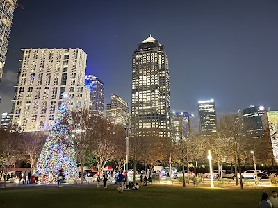 Klyde Warren Park photo 3