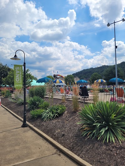 Mon Tsunami Wave Pool photo 3