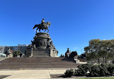 Rocky Statue photo 5