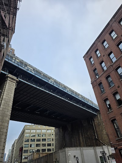 DUMBO Manhattan Bridge View photo 4