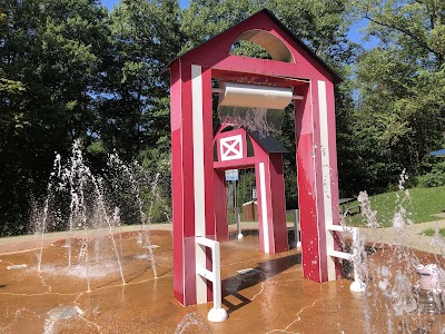 Round Hill Spray Park photo 2