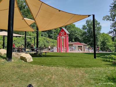 Round Hill Spray Park photo 4