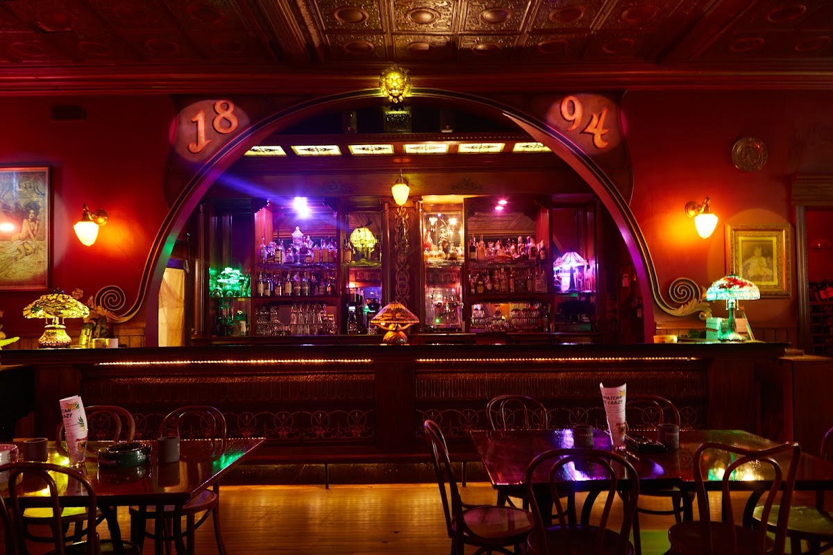 Shaker’s Cigar Bar