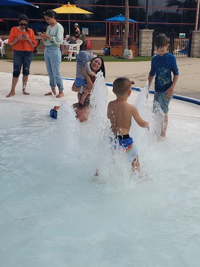 Splash Island Outdoor Pool - Oak Brook Park District photo 4