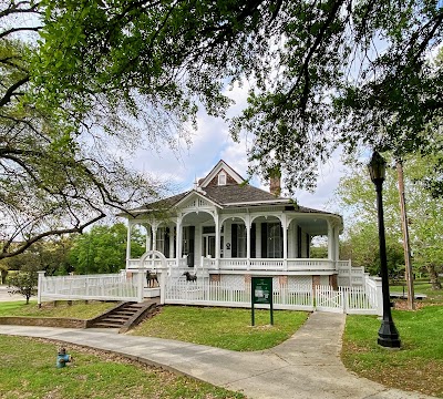 Sam Houston Park photo 4
